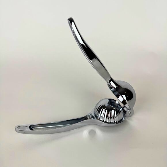 Heavy-Duty Stainless Steel Citrus Juicer – Manual Hand Press Lemon Squeezer - Picture 2 of 5